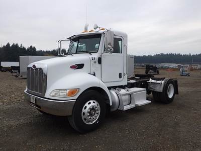 2005 Peterbilt 335 Day Cab Truck