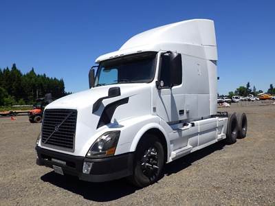 2013 Volvo VNL 3-Axle Truck Tractor