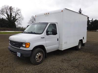 2004 Ford E-Series Box Truck