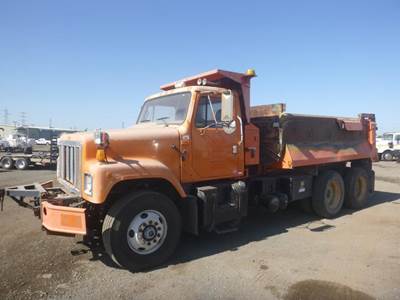 2001 International 2574 T/A Dump Truck