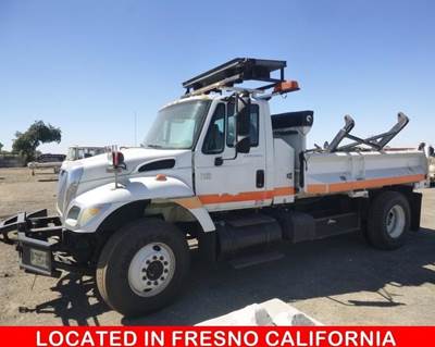 2004 International 7400 S/A Dump Truck