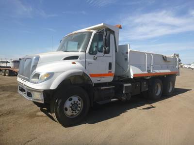 2004 International 7600 T/A Dump Truck