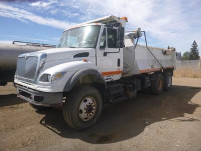 2004 International 7600 T/A Dump Truck