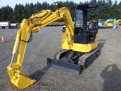 Komatsu PC28UU Hydraulic Excavator