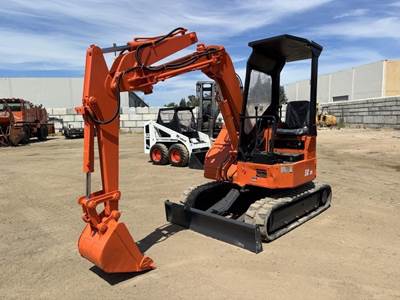 Nissan SB20S Hydraulic Excavator