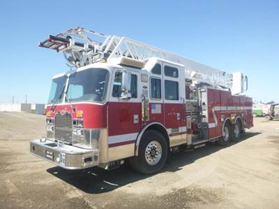 2000 KME 38' Aerial Ladder Fire Truck