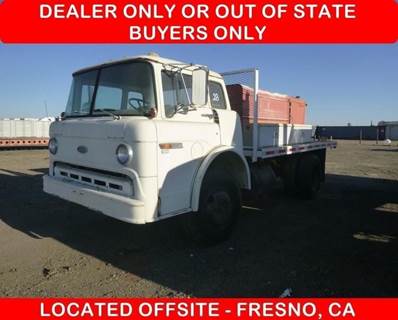 1985 Ford C700 Flatbed Truck