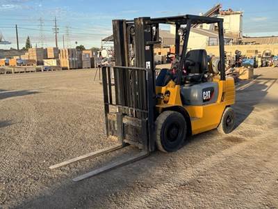 Caterpillar GP25 Forklift