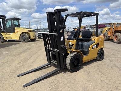 Caterpillar GP30N Forklift