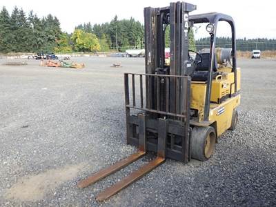 Caterpillar T70D Forklift