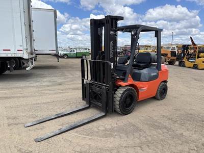 2005 Toyota 7FGU30 Forklift