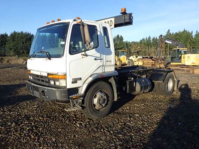 2000 Mitsubishi Fuso FM617 Hooklift Truck