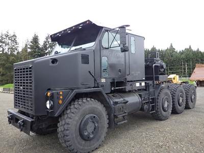2002 Oshkosh M1070 8x8 3-Axle Tractor Truck