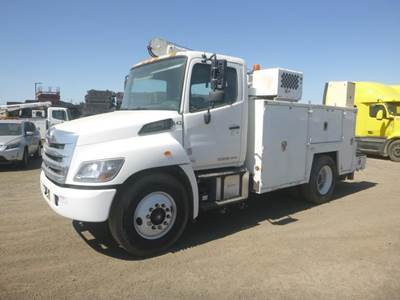 2015 Hino 26 S/A Service Truck