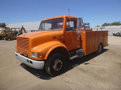 2001 International 4700 S/A Utility Truck