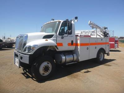 2013 International 7300 4x4 Utility Truck