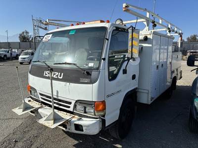 2005 Isuzu NQR Utility Truck