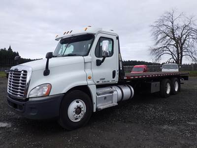 2012 Freightliner Cascadia 125 26' Rollback Truck