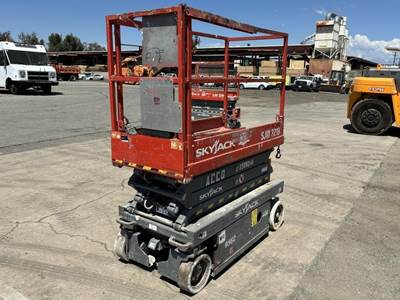 2004 SkyJack SJIII 3219 Scissor Lift