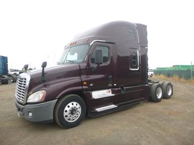 2016 Freightliner Cascadia 125 Sleeper Semi Truck