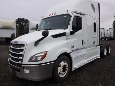 2019 Freightliner Cascadia 3-Axle Sleeper Truck
