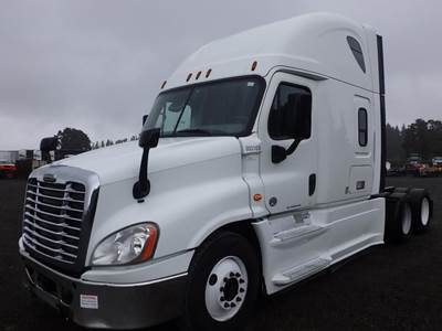 2018 Freightliner Cascadia 3-Axle Sleeper Truck
