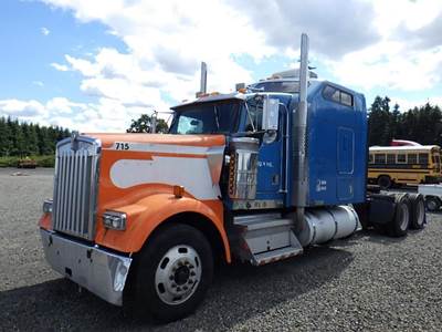2000 Kenworth W900B 3-Axle Sleeper Truck