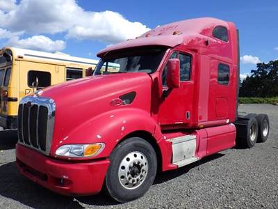 2008 Peterbilt 387 3-Axle Sleeper Truck