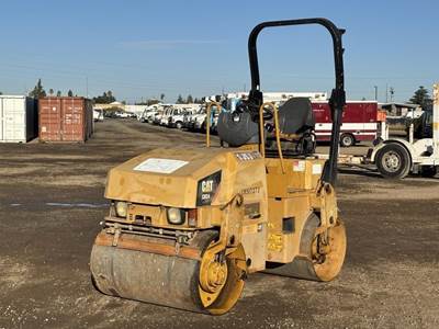 Caterpillar CB24 Tandem Vibratory Roller