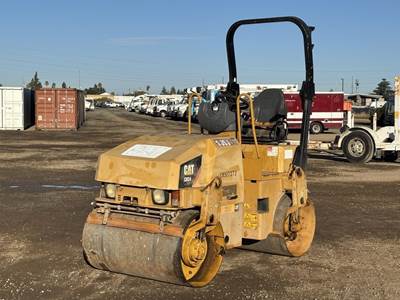 2012 Caterpillar CB24 Tandem Vibratory Roller