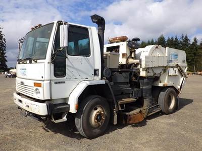 2003 Freightliner FC-70 S/A Sweeper Truck