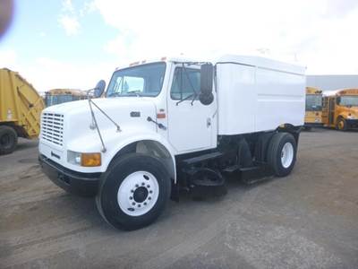 2000 International 4700 Street Sweeper