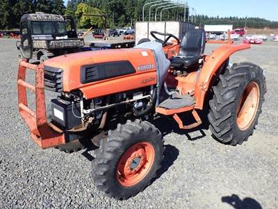Kubota L3130 Tractor