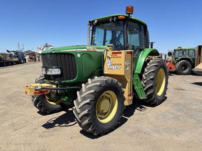 2006 John Deere 7220 Tractor