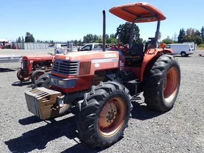 Kubota M900 Tractor