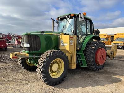 2005 John Deere 7220 Tractor