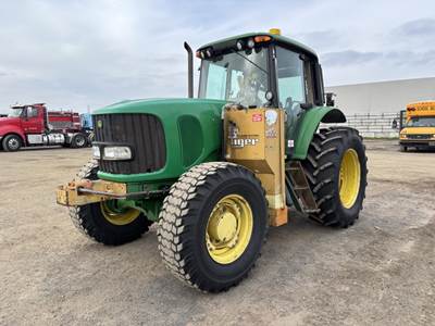 2004 John Deere 7220 Tractor