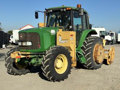 2005 John Deere 7220 Tractor