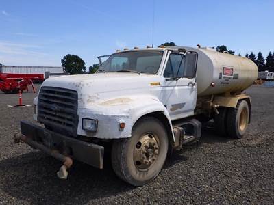1997 Ford F-800 10' S/A Water Truck