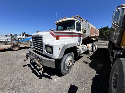 1997 Mack RD688S 4-Axle Water Truck