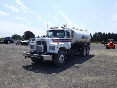 1986 Mack RD688S 3-Axle Water Truck