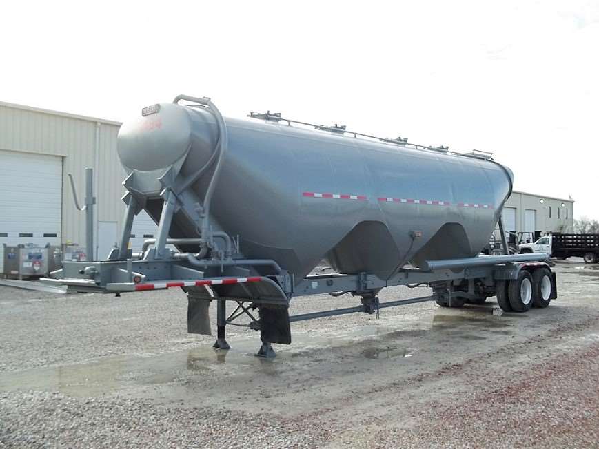 1996 Heil 1600 CF Dry Bulk / Pneumatic Tank Trailer For Sale