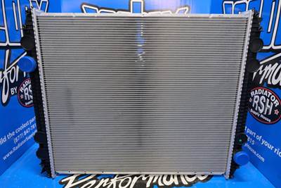 Freightliner  Radiator ( 310081T)