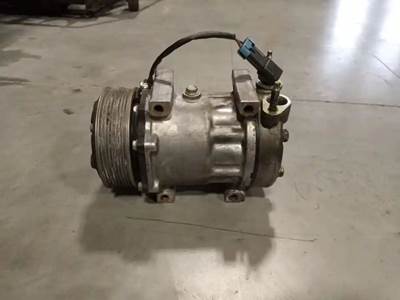 Good Used Sanden 4418 A/C Compressor
