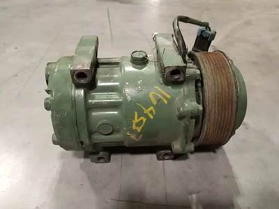 Good Used Sanden A/C Compressor Part # SKI4417S