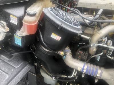 Freightliner 114SD Air Cleaner / Air Filter Housing