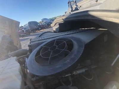 Freightliner Cascadia 113 Air Cleaner / Air Filter Housing