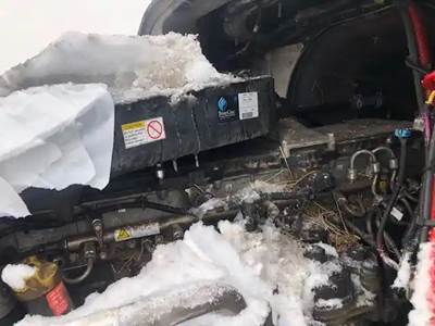 Freightliner Cascadia 113 Air Cleaner / Air Filter Housing