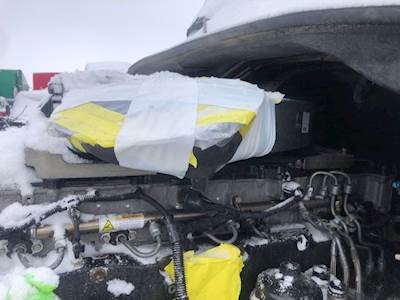 Freightliner Cascadia 125 Air Cleaner / Air Filter Housing