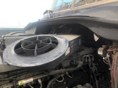 Freightliner Cascadia 125 Air Cleaner / Air Filter Housing